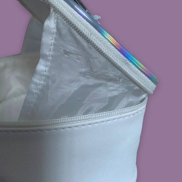 Elizabeth Arden NY Semi-Circle Leather Holographic Makeup Beauty Bag in White - Picture 5 of 7